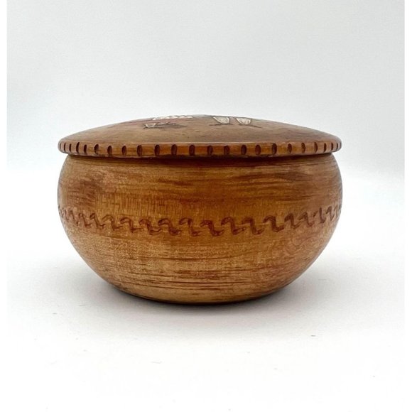 Vintage Scandinavian Wooden Trinket Box Couple in Traditional Clothing Hand Pain - Picture 5 of 8